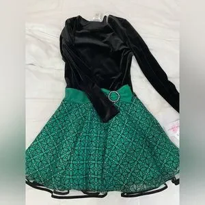 green emerald velvet dress Green Velvet One Sleeve Ruched Midi Dress – AX Paris main image 1